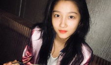 关晓彤吃瓜爆料直播,吃瓜爆料引热议